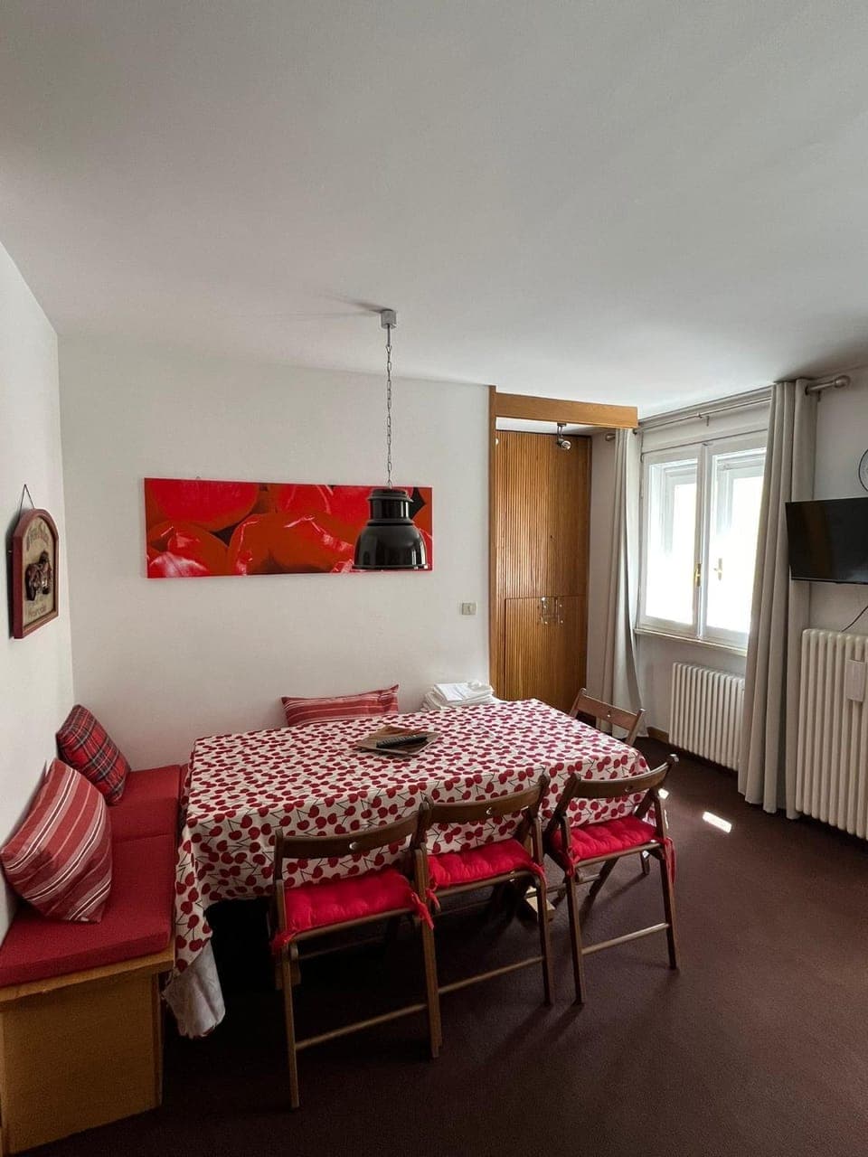 TV and multimedia, Seating area, Lunch