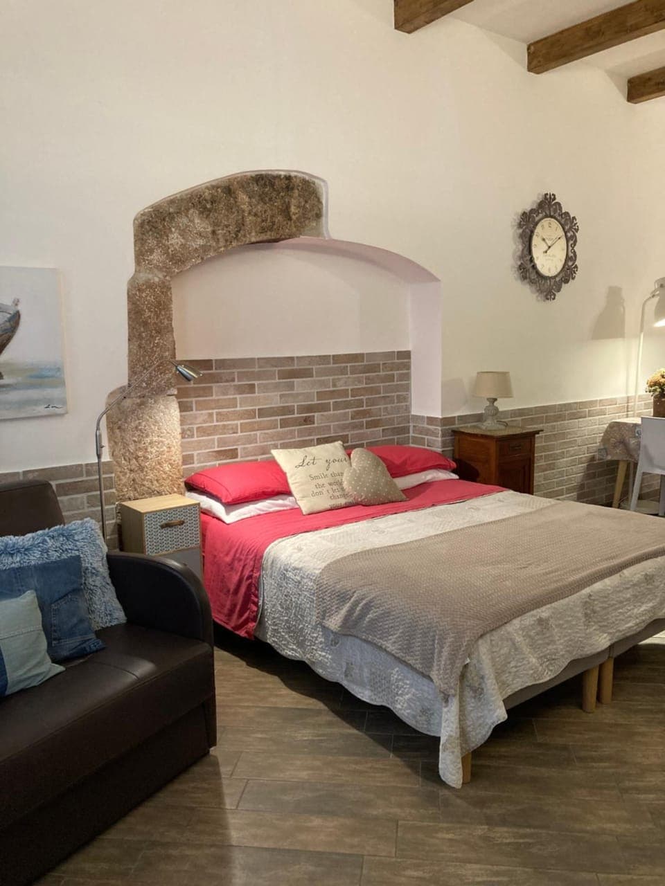 Bed, Photo of the whole room