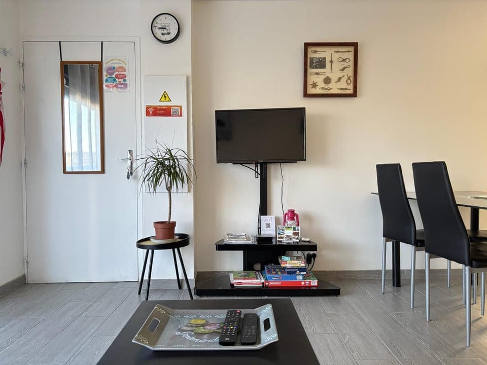 Living room, Dining area