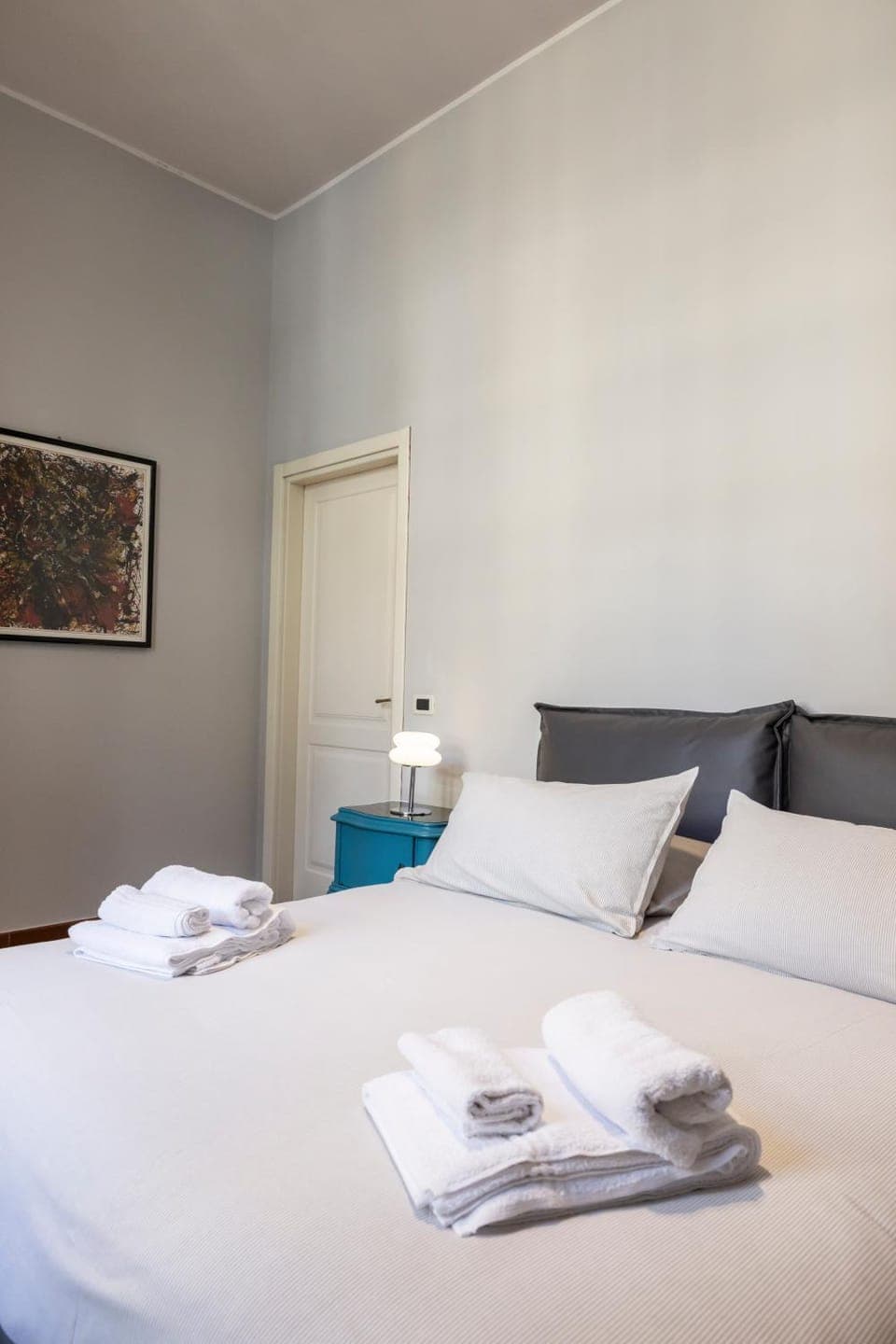 Bed, Photo of the whole room, Bedroom, towels