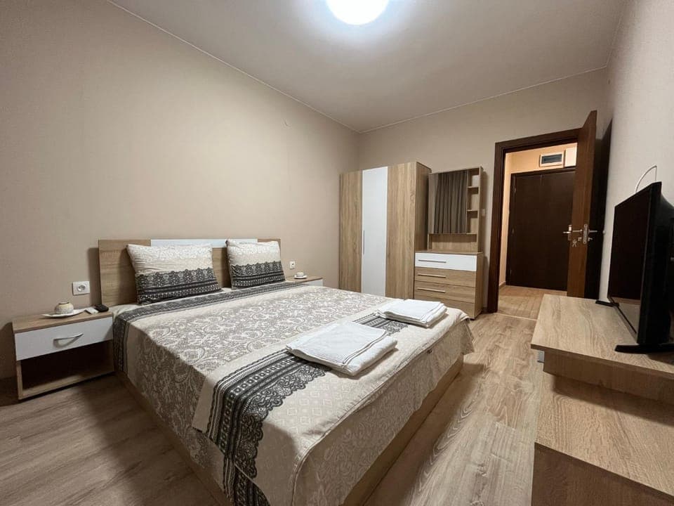 Bed, Bedroom, towels, towels, wardrobe