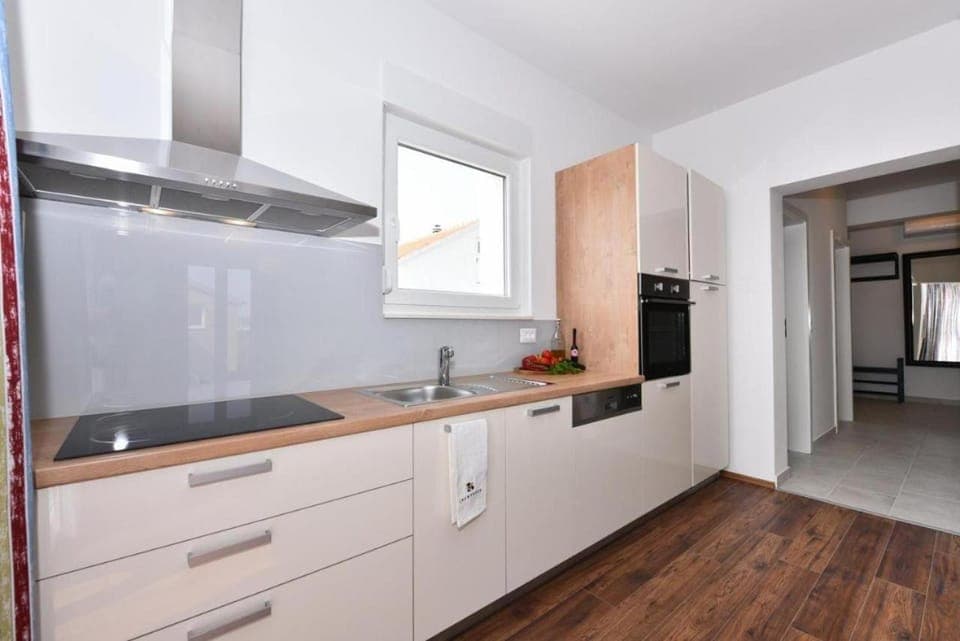 Kitchen or kitchenette, Communal kitchen