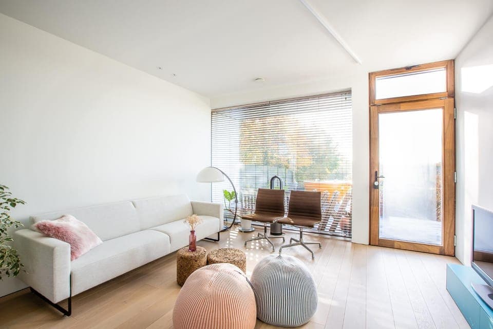 Communal lounge/ TV room, TV and multimedia, Living room, Business facilities, Decorative detail, Decorative detail, Seating area