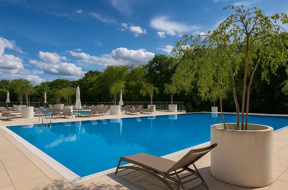 Pool view, Swimming pool, sunbed