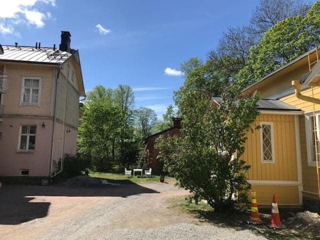 Neighbourhood, Inner courtyard view