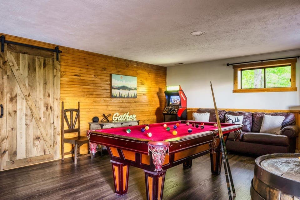 Billiard, Game Room, Seating area
