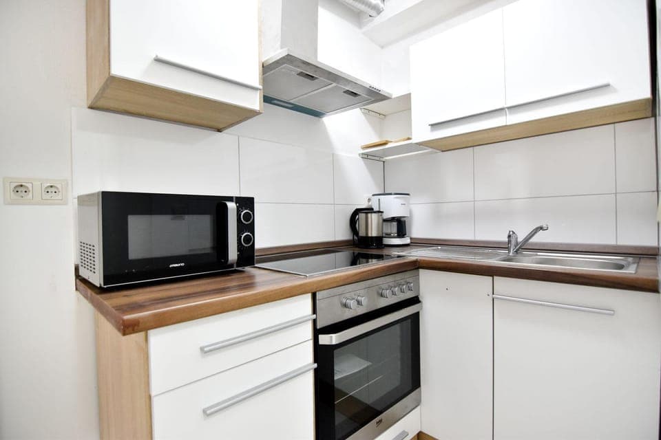 Coffee/tea facilities, Kitchen or kitchenette, minibar, pet friendly, stove