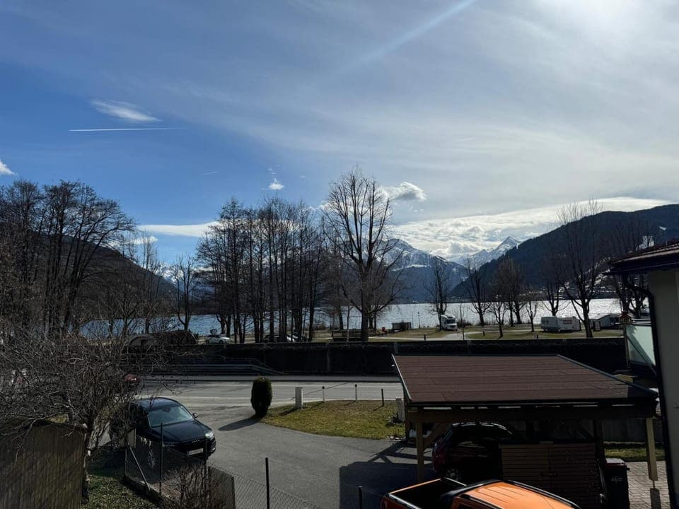 Natural landscape, Balcony/Terrace, Lake view, Mountain view, Street view