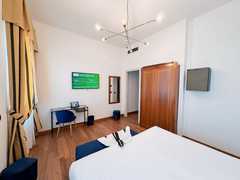 Bed, TV and multimedia, Bedroom, wardrobe