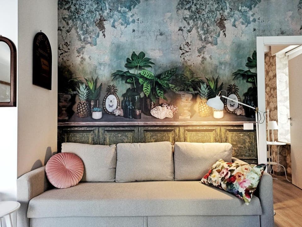 Bed, Living room, Decorative detail, Seating area