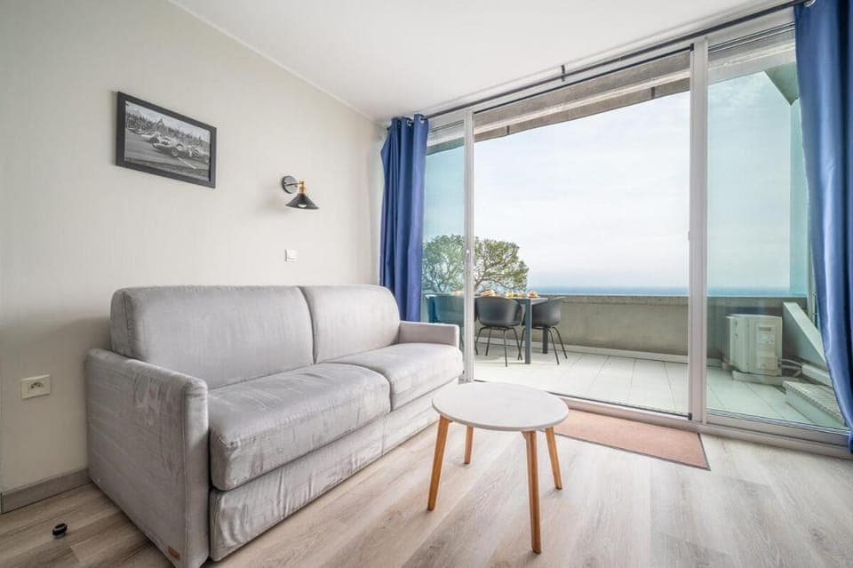 Natural landscape, View (from property/room), Balcony/Terrace, Living room, Seating area, Sea view