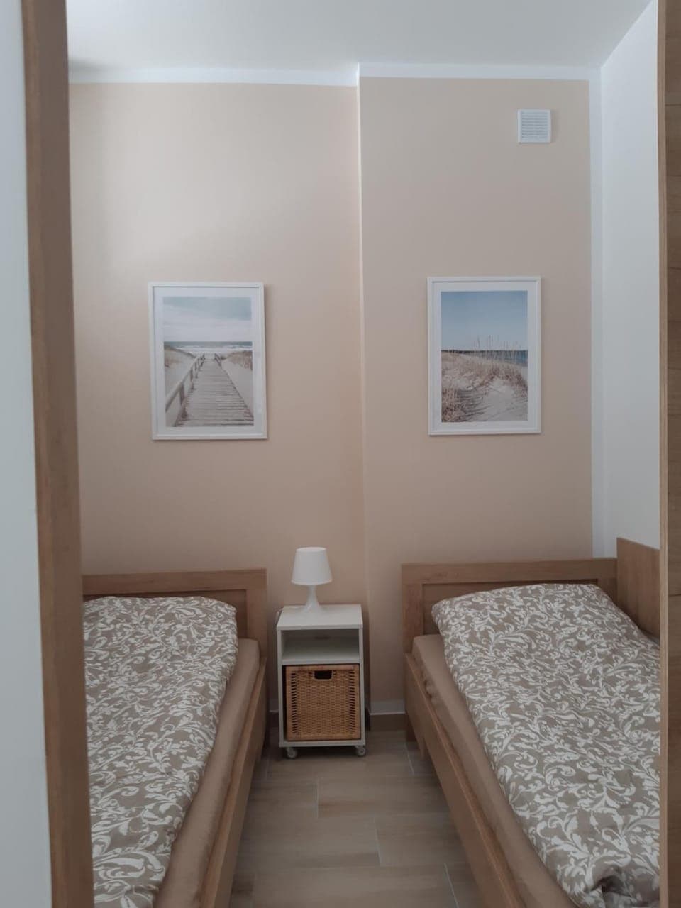 Bed, Photo of the whole room, Bedroom, microwave