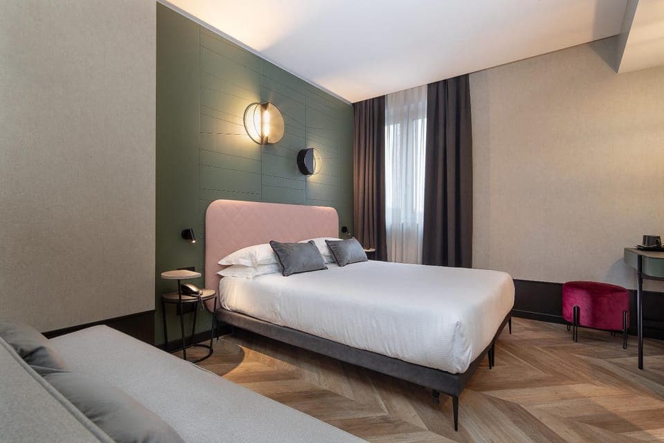 Bed, Photo of the whole room, Decorative detail, Bedroom