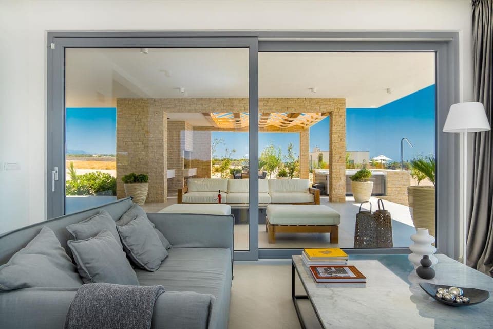 Balcony/Terrace, Living room, Pool view