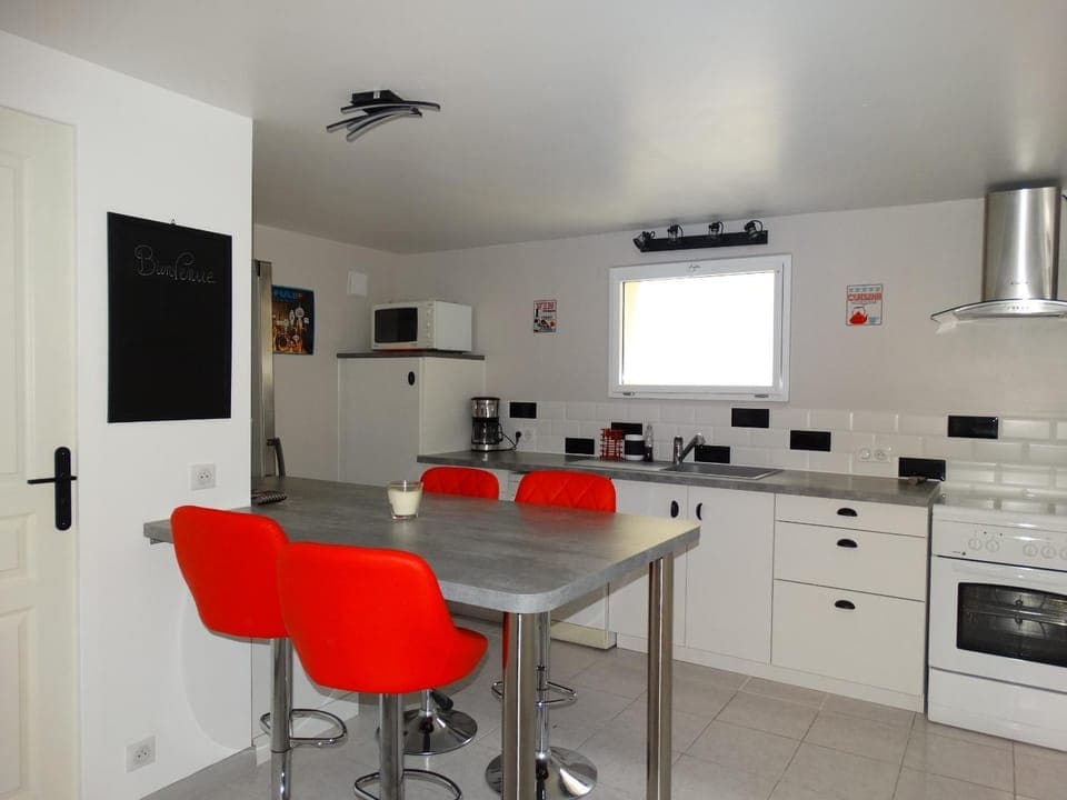 Kitchen or kitchenette, Dining area, oven, stove