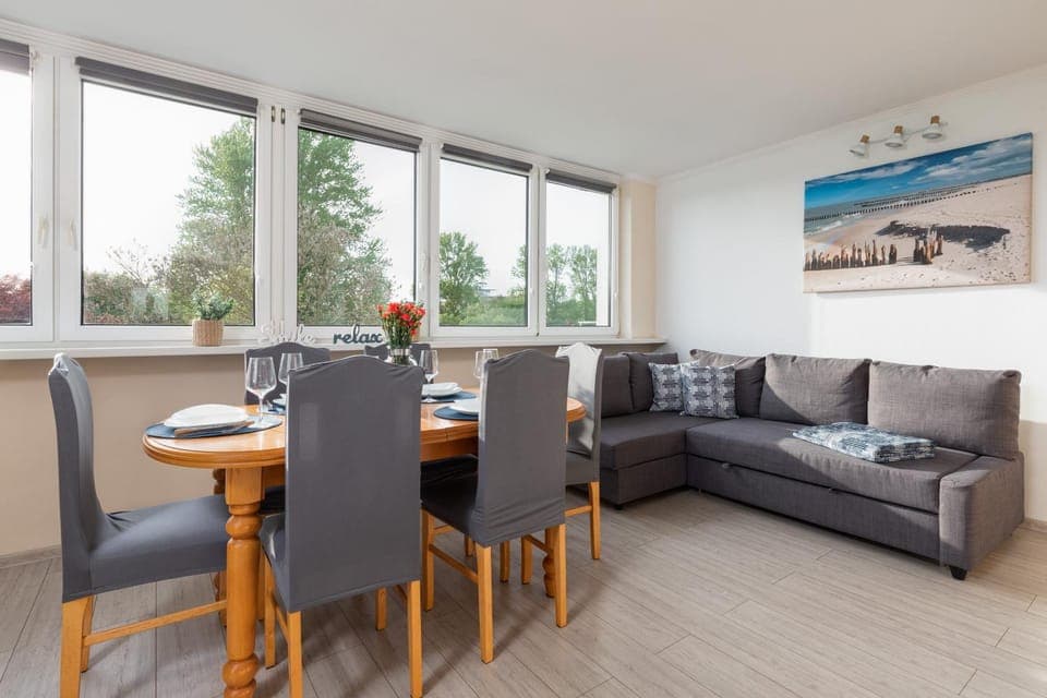 Living room, Seating area, Dining area