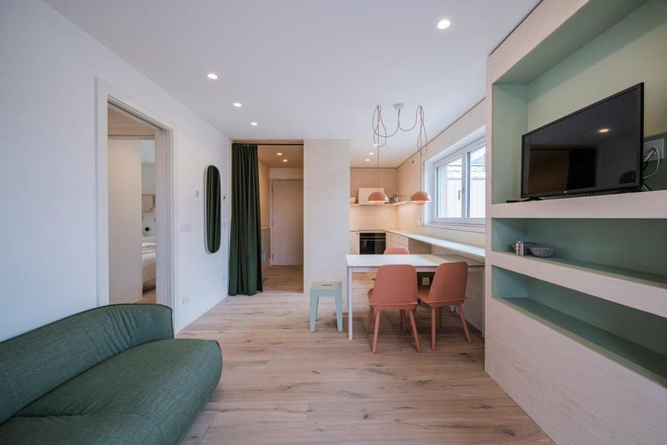 Seating area, Dining area