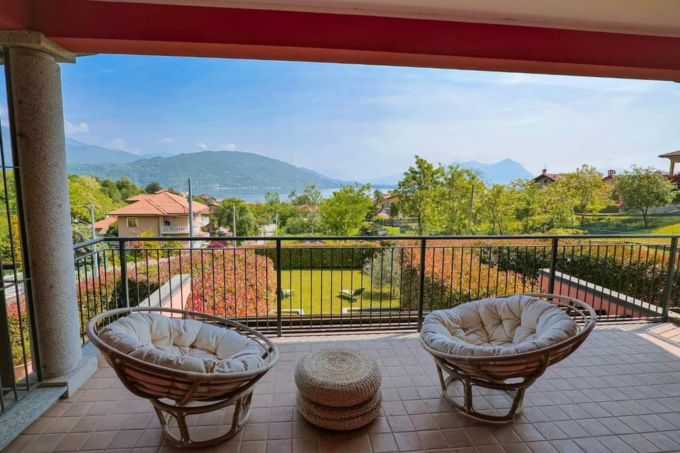 Balcony/Terrace, Lake view, Mountain view