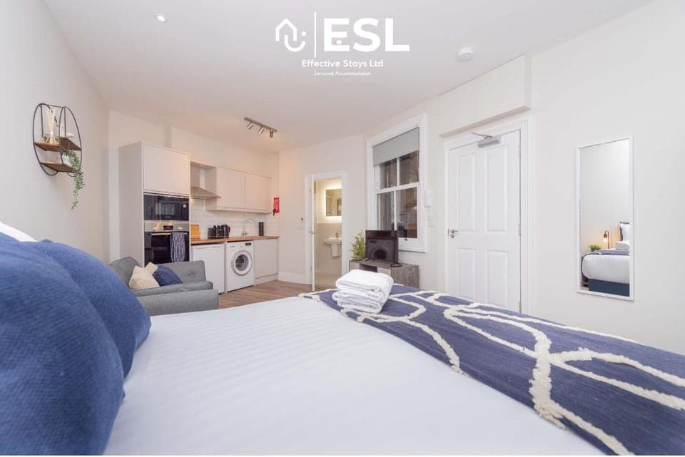 Bed, Photo of the whole room, washing machine, kitchen