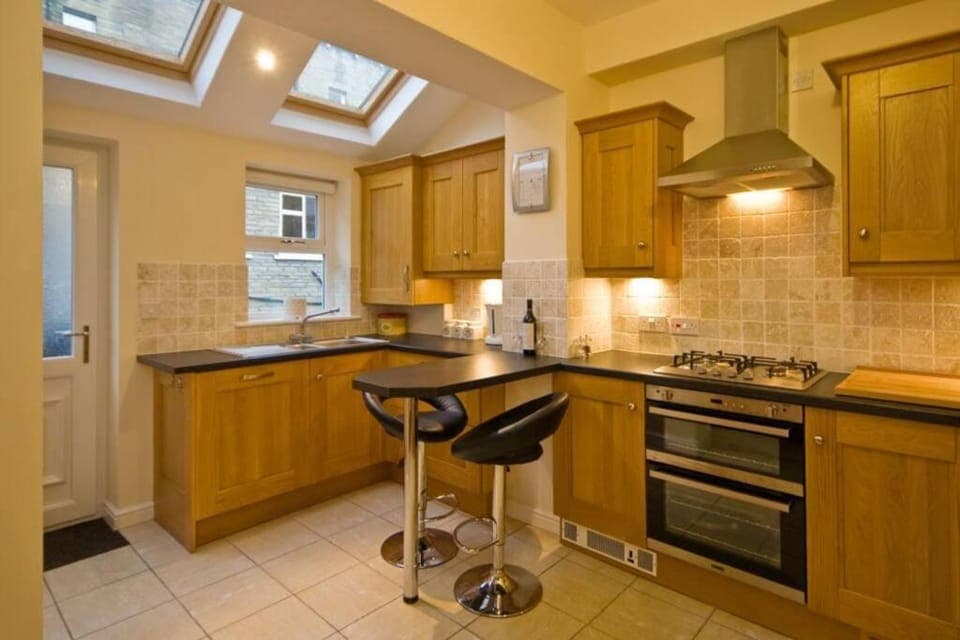 Kitchen or kitchenette, Dining area, dishwasher, minibar, pet friendly, stove, toaster