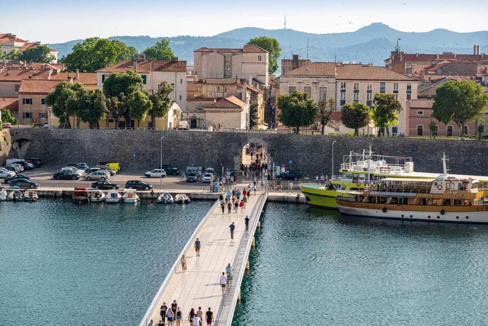 Nearby landmark, Neighbourhood, City view, Sea view