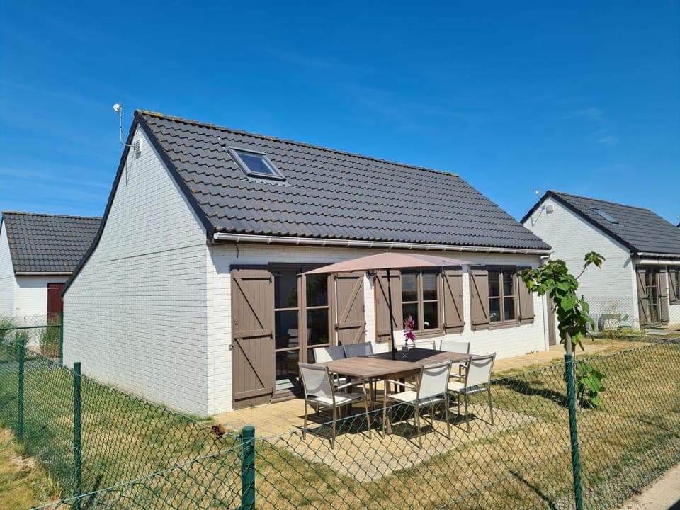 Property building, Garden, Balcony/Terrace