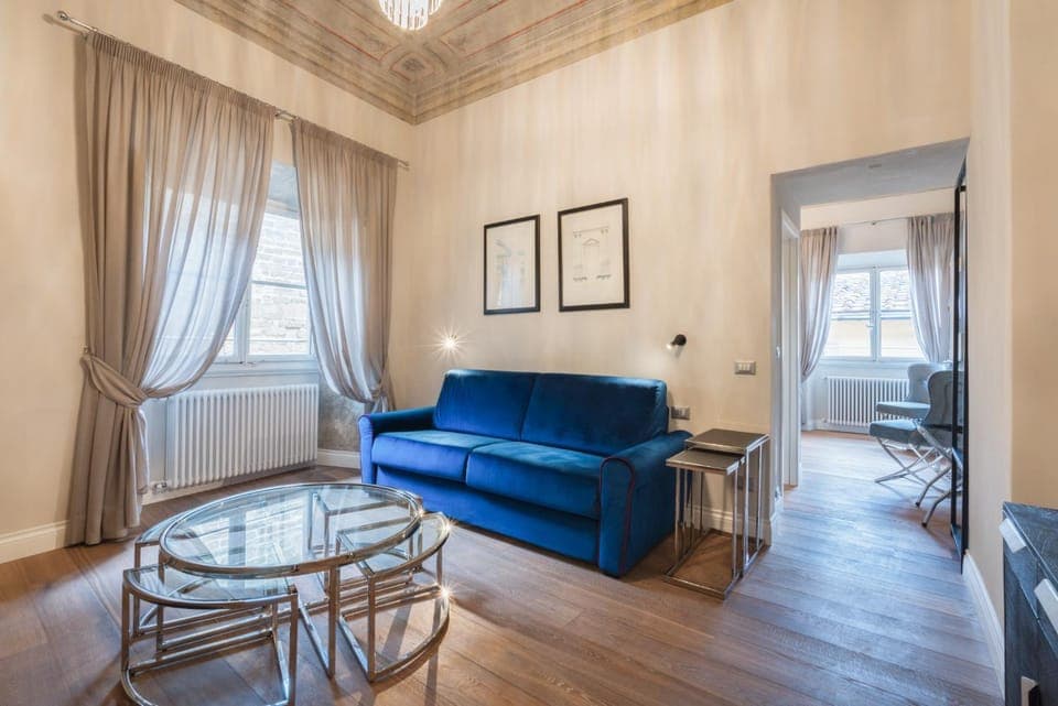 Bed, Living room, Photo of the whole room, Seating area, hair dresser, wardrobe