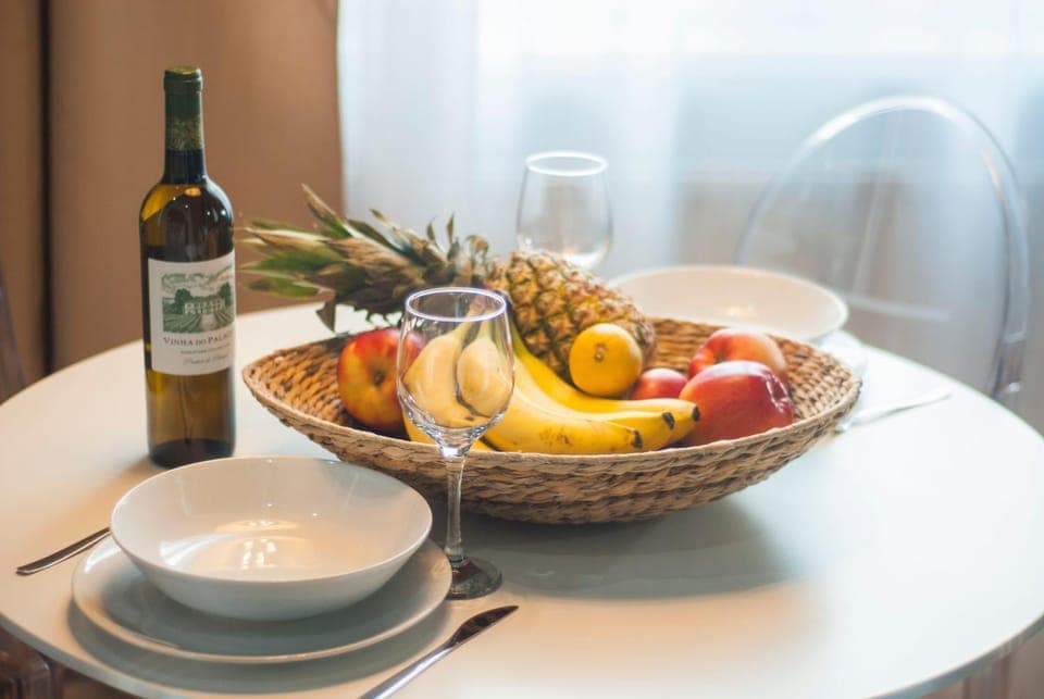 Food and drinks, Decorative detail, Dining area, On site, Food, Area and facilities, Drinks, Alcoholic drinks