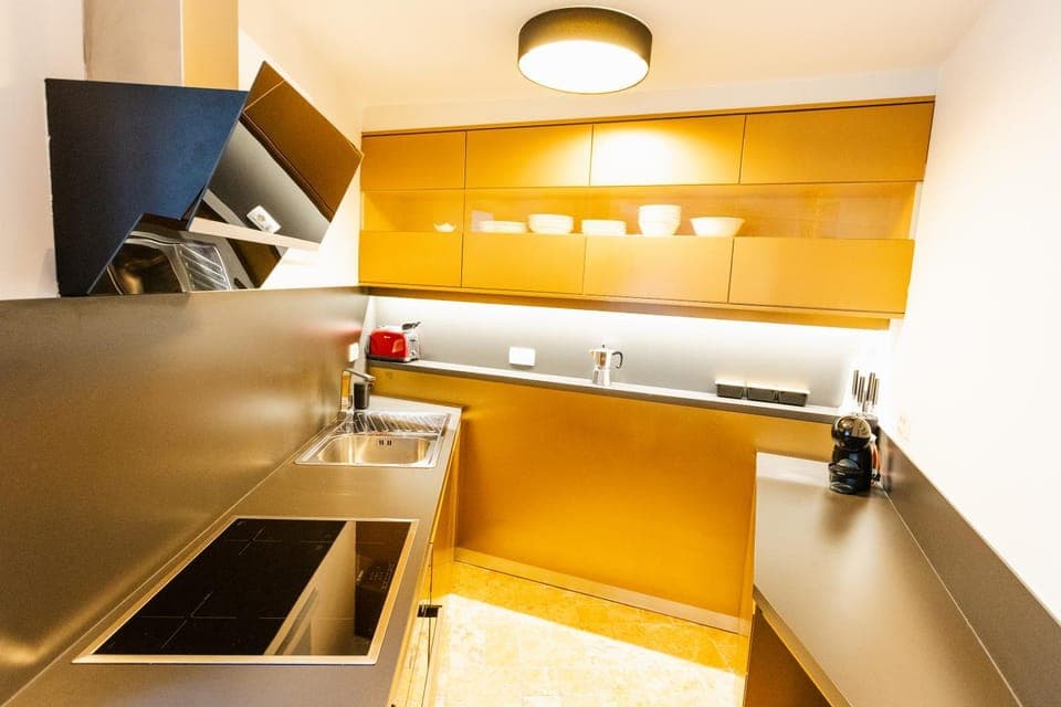 Coffee/tea facilities, Kitchen or kitchenette, Decorative detail, dishwasher, stove, toaster