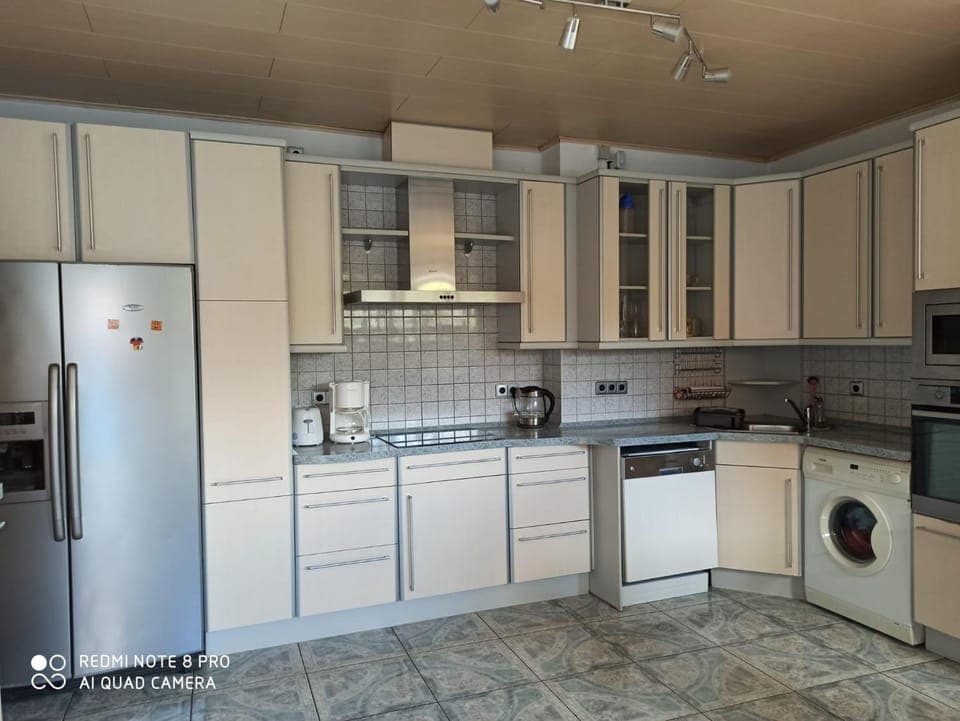 Kitchen or kitchenette, Communal kitchen