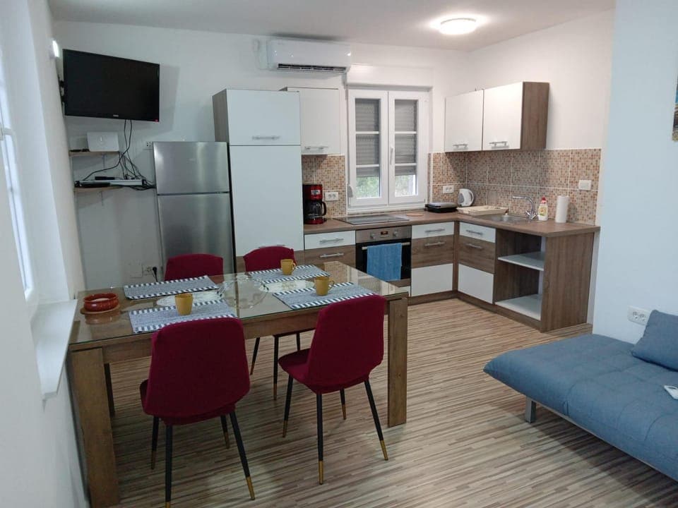 Kitchen or kitchenette, Living room