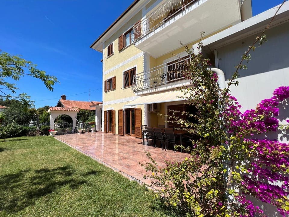 Property building, Garden, Garden view