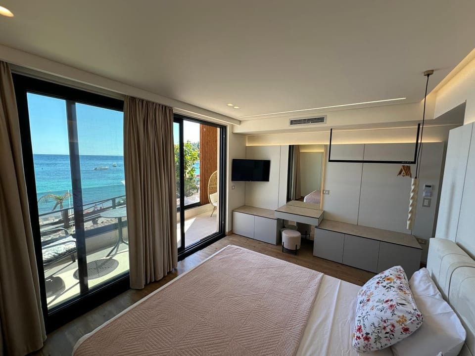Bed, Balcony/Terrace, Photo of the whole room, Bedroom, Sea view