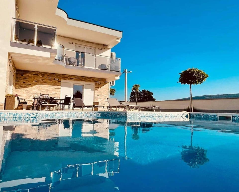 Property building, Swimming pool