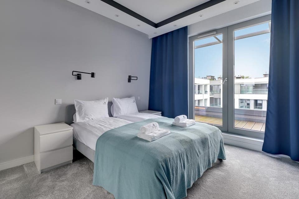 Bed, Photo of the whole room, Bedroom, towels