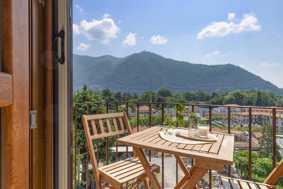 Patio, Nearby landmark, Day, Natural landscape, View (from property/room), Balcony/Terrace, Dining area