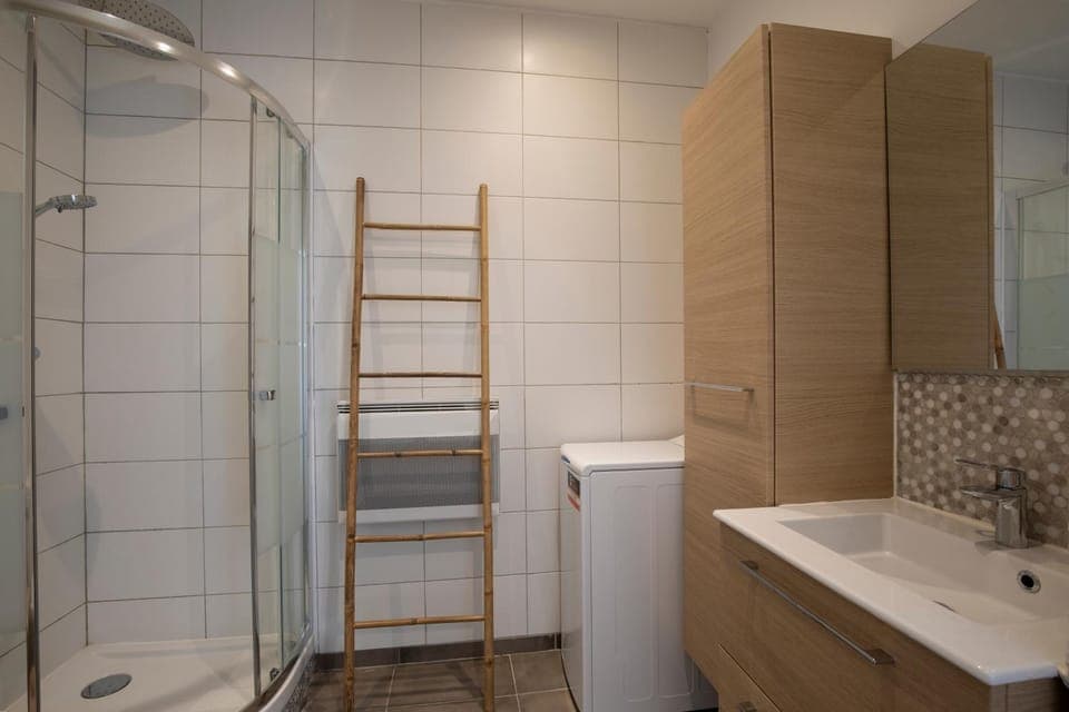 Shower, Bathroom, towels