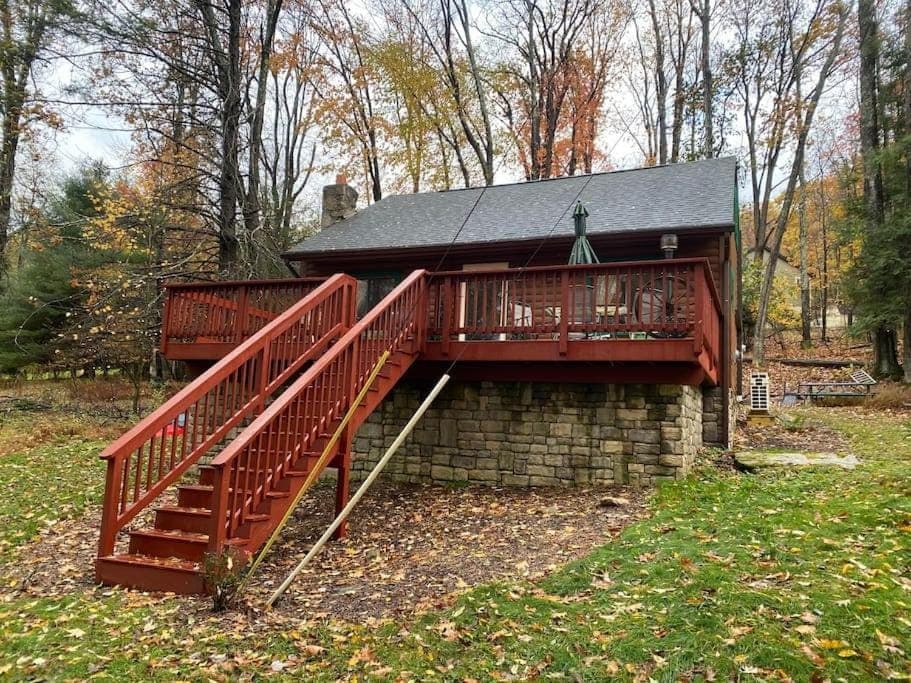 Cubs Den - Hot Tub- Walk to Lake- Fire Pit - Kayaks House in Deep Creek Lake