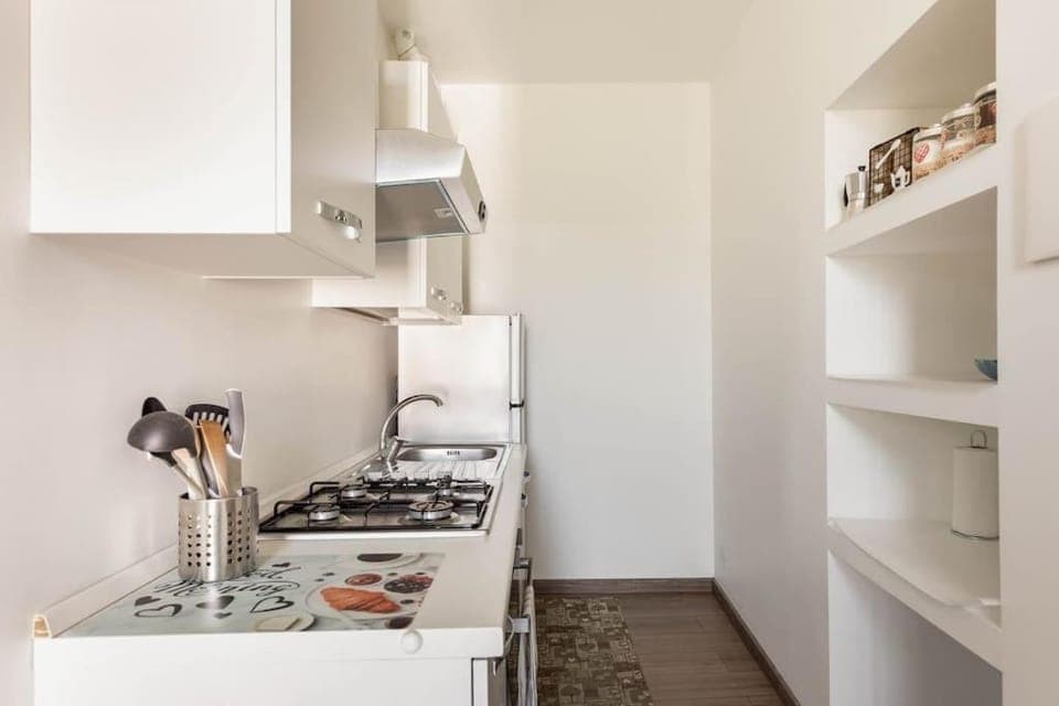 Kitchen or kitchenette, pet friendly, stove