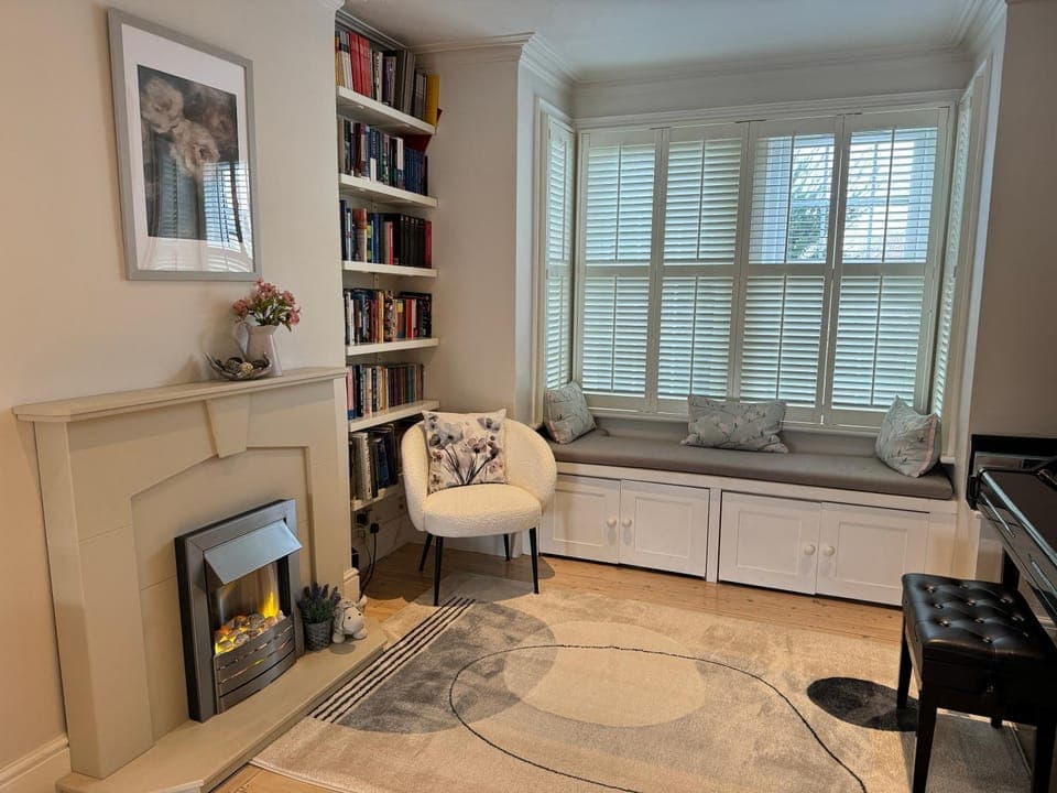 Living room, Seating area