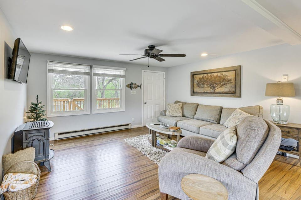 Fire Pit + Patio: Creekside Cabin in Eagle Rock! Cabin in Shenandoah Valley