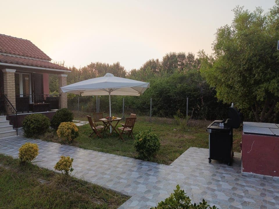 Property building, Patio, Day, Garden, Garden view