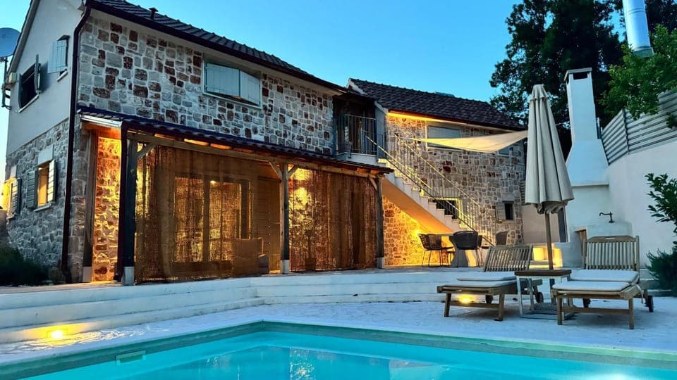 Property building, Restaurant/places to eat, Swimming pool