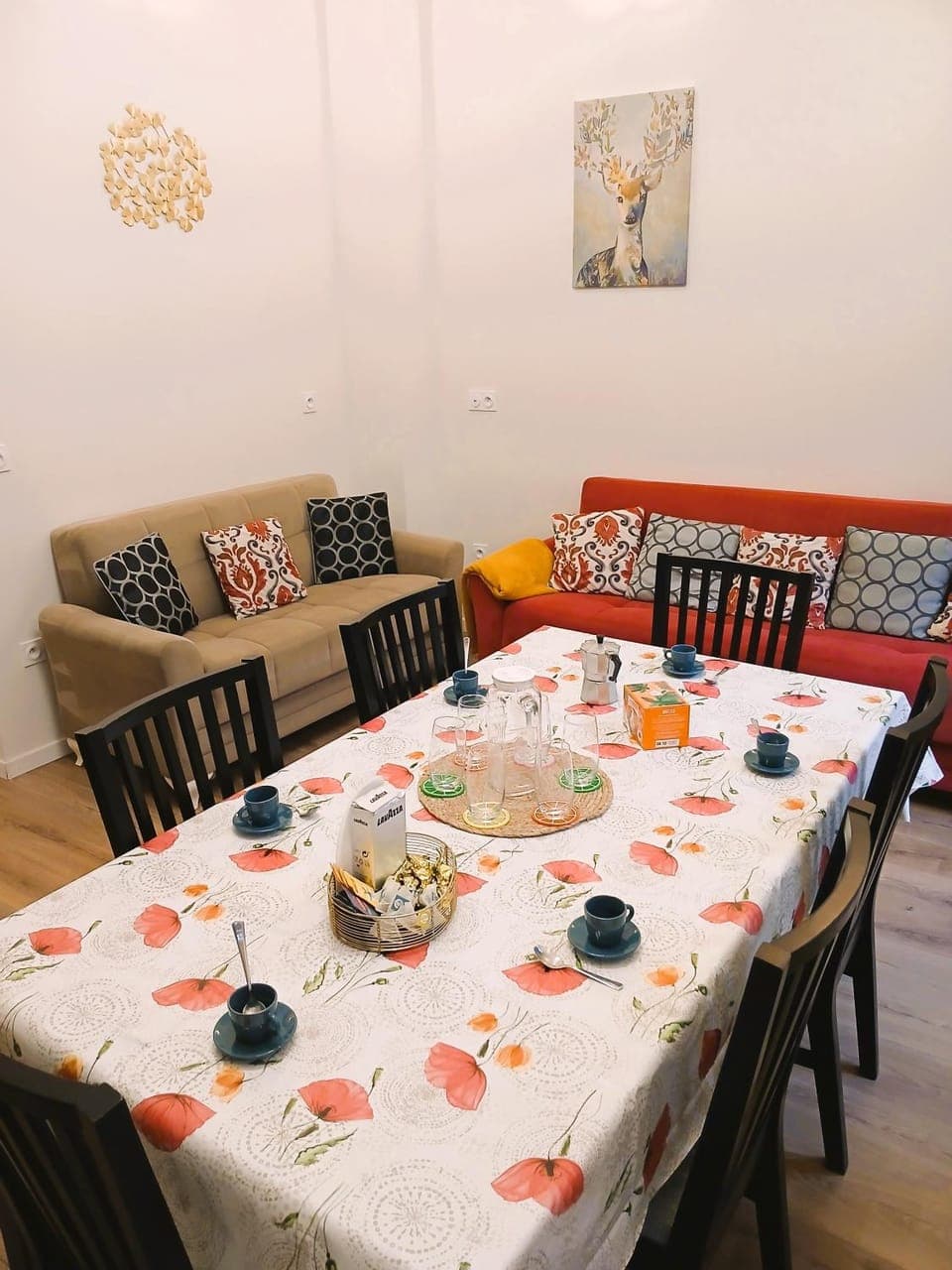 Living room, Food and drinks, Dining area, internet