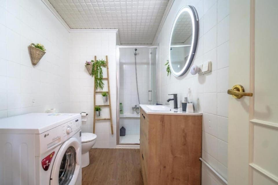 Bathroom, washing machine