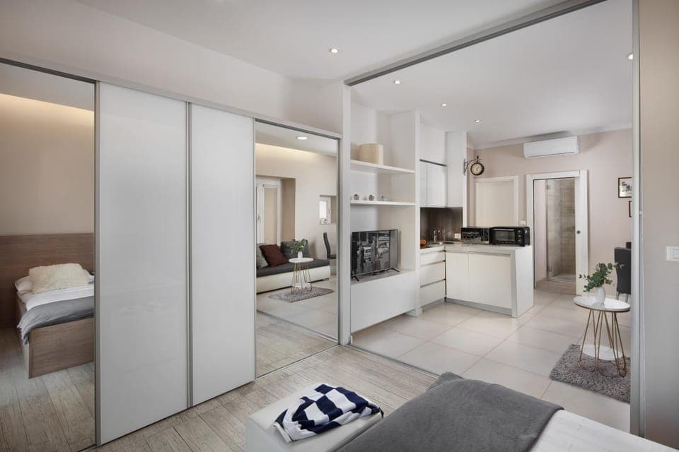 TV and multimedia, Kitchen or kitchenette, kitchen