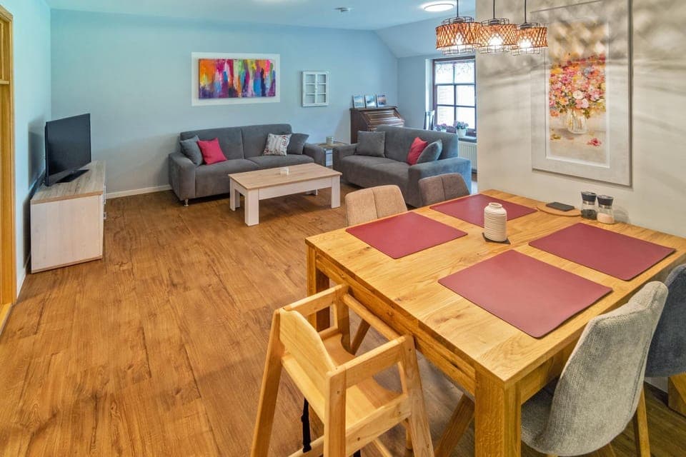 TV and multimedia, Living room, Dining area