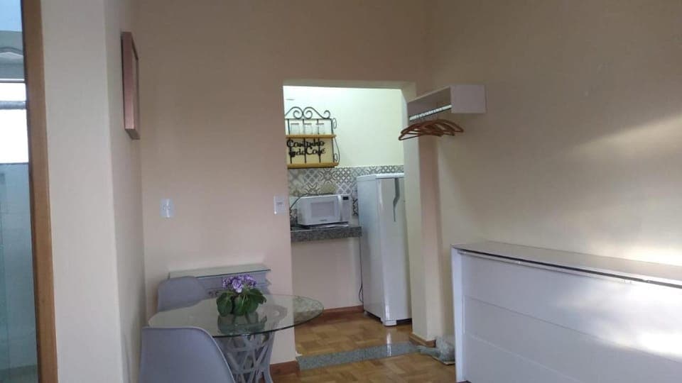 Flat em local tranquilo, com garagem dois quarteirões do centro histórico, 15 min de Tiradentes Apartment in State of Rio de Janeiro