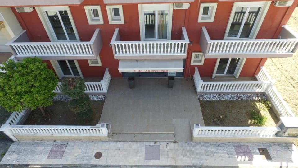 Balcony/Terrace, Internal: Not applicable to any particular room