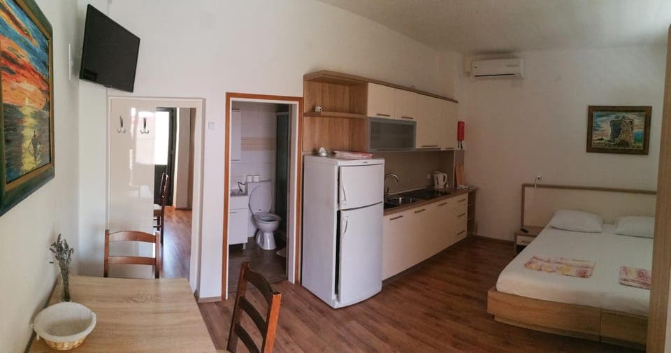 Kitchen or kitchenette, Living room, Bedroom